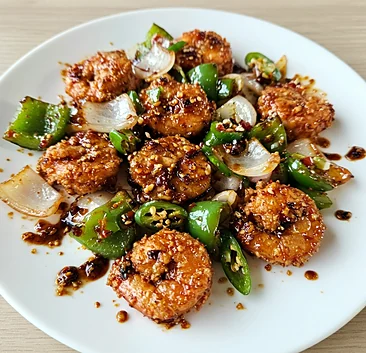 Chilli shrimp with green pepper and onion in a dark chilli sauce
